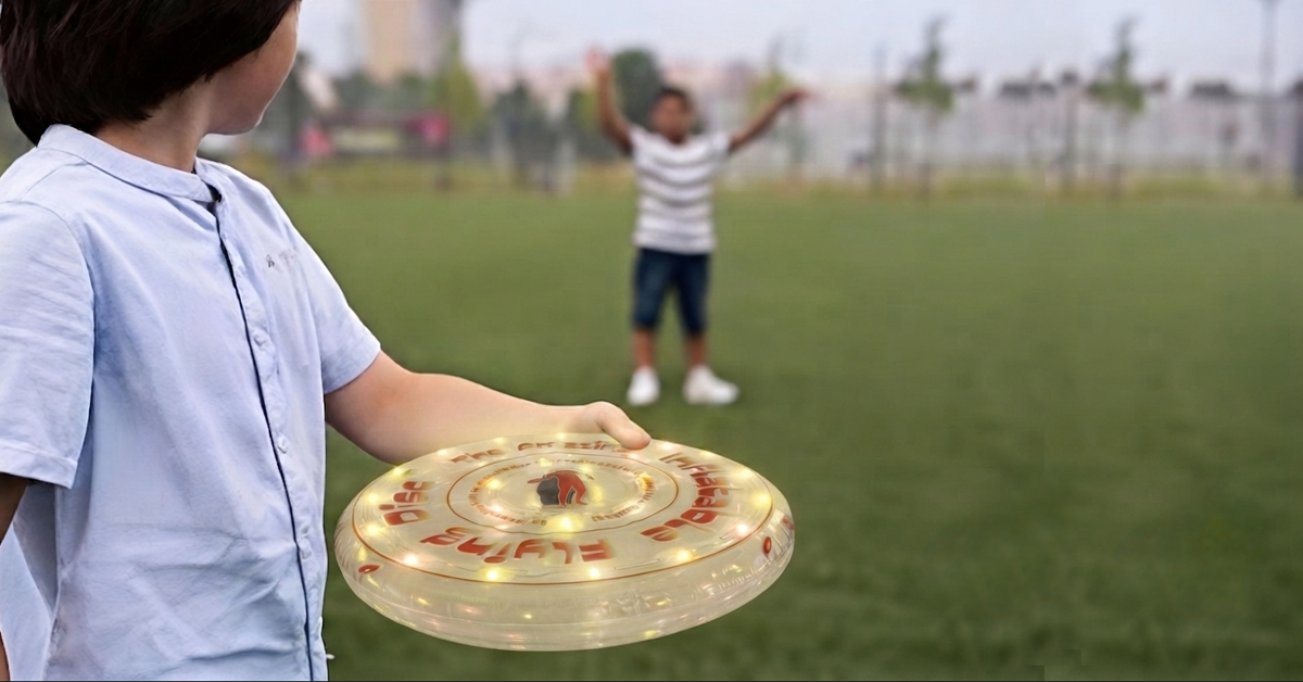 Amber Glow – 12-inch warm white LED flying disc for calm, skill-focused activities